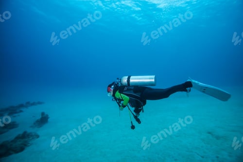 Preview: Diver Underwater