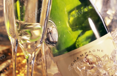 Preview: Close Up Of Glasses And Champagne
