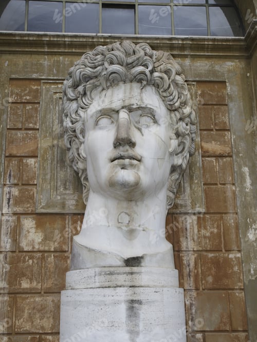 Preview: Low Angle View Of Stone Bust, Vatican, Rome, Italy