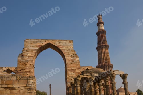 Preview: Qutub Minar And Arch Of Quqqat-Ul-Islam Mosque, New Delhi, India, South Asia