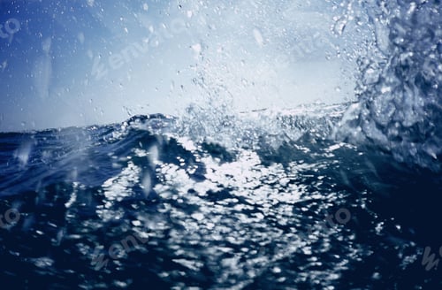 Vista previa: View Of The Ocean Seen Through A Splashing Lens