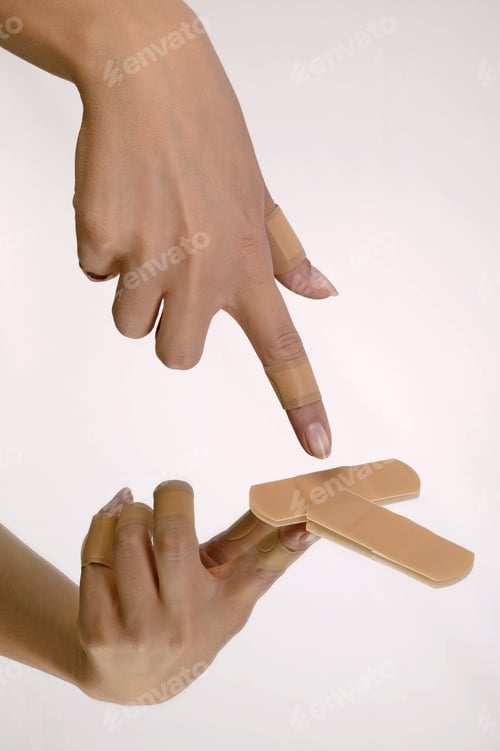 Preview: Studio Shot Of Woman Pointing At Adhesive Bandages With Reflection