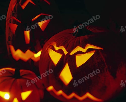 Preview: Portrait Of A Group Of Jack-O-Lanterns