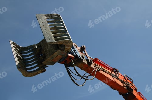 Preview: Low Angle View Of Claws Of A Crane