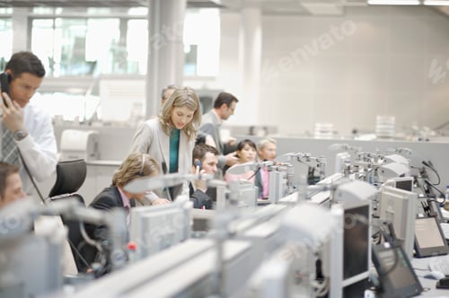Preview: Businesspeople Working At Stock Market
