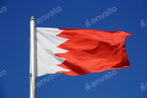Vorschau: Flagge des Königreichs Bahrain weht im Wind