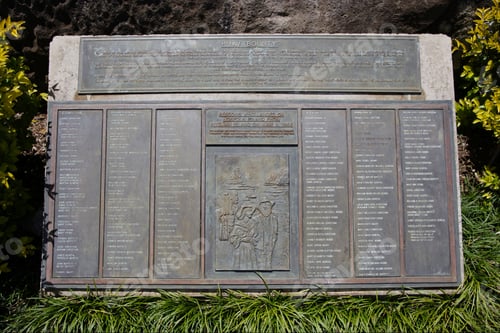 Preview: Memorial Plaque For Mutineers Of The Bounty, Bounty Square, Burnt Pine, Norfolk Island, External