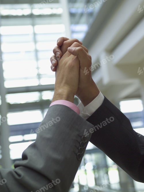 Preview: Close Up Of Businesspeople High-Fiving