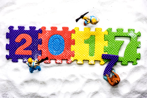 Preview: Merry Christmas And Happy New Year 2017 With Snow