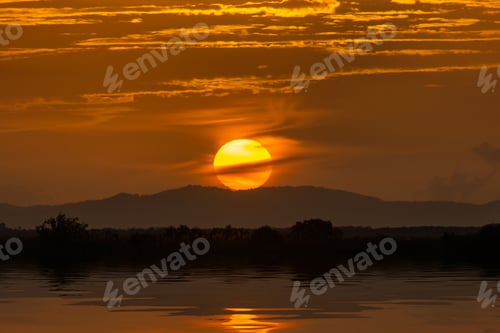 Preview: Big Sunset At The Lake