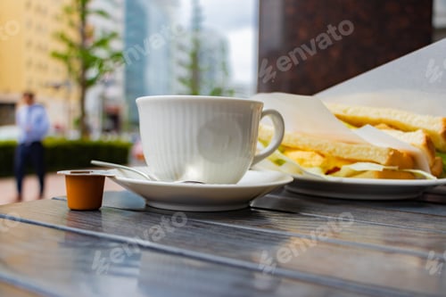 Preview: Lunch Time At The Cafe