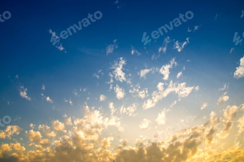 Vorschau: Morgenhimmel mit Wolke.