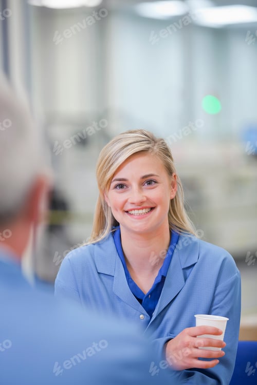 Vista previa: Vertical Over The Shoulder Shot Of A Female Technician Holding A Disposable Cup During Break Time