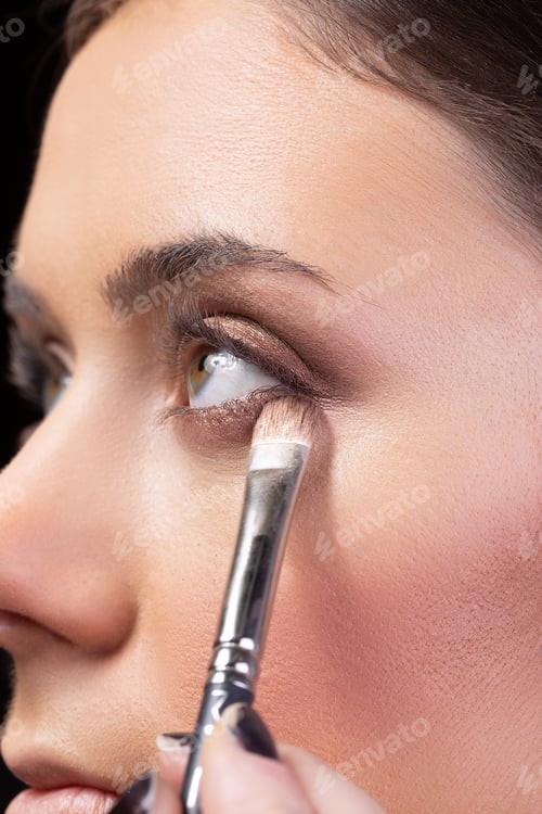 Preview: Sexy Girl Putting Mascara On Eyelashes.Beauty Make Up