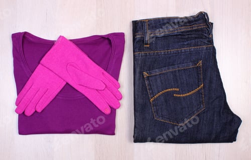 Preview: Purple Shirt and Pink Gloves with Blue Jeans
