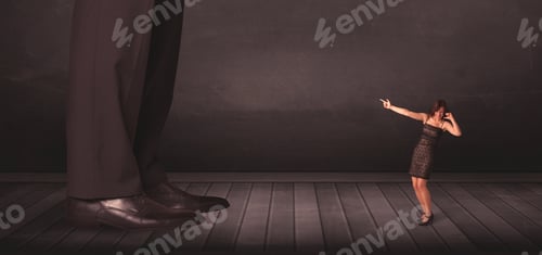 Visualização: Pessoa grande com conceito de pequena empresária em segundo plano