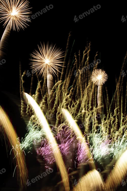Preview: Variety Of Low-Altitude Fireworks Effects