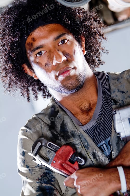 Vista previa: Portrait Of A Mechanic Standing At The Garage With A Tool