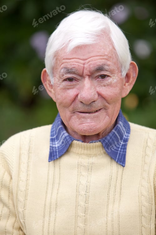 Vista previa: Senior Man Portrait Smiling Outdoors