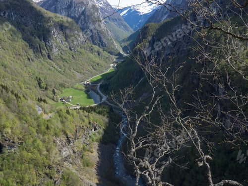 Preview: Spring Time In Norway