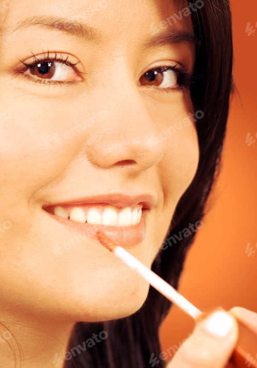 Vista previa: Girl Applying Beauty Products On Her Face - Lipstick