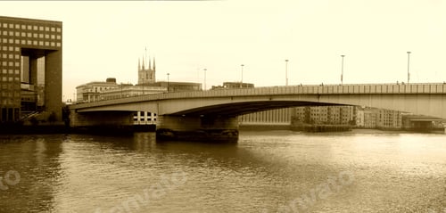 Preview: Panoramic Aged Image Of London Bridge