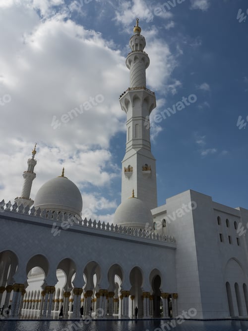 Preview: The Big Mosque Of Abu Dhabi