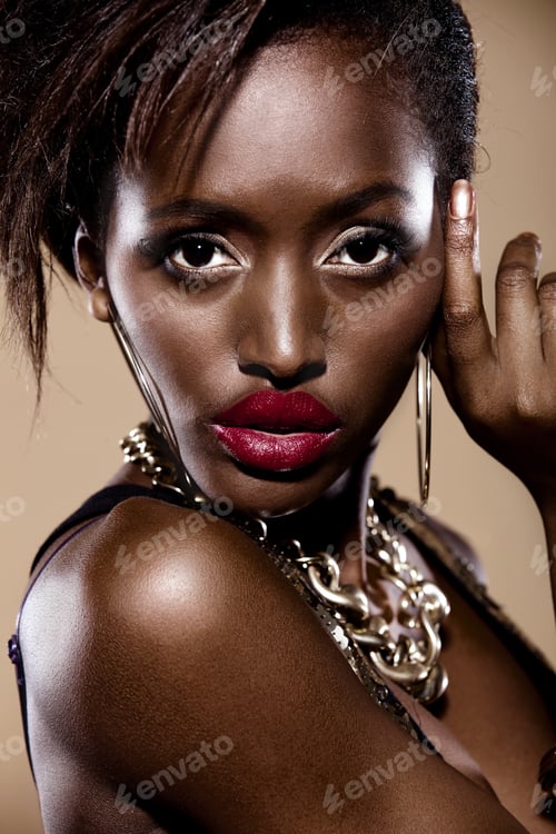 Preview: Fashionable Black Woman?S Portrait Looking Sexy