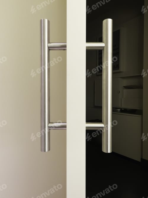 Preview: Hotel Yin And Yang: Bathroom Doorhandles, One On Dark Side, One On Light Side
