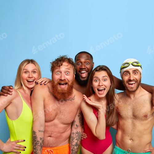 Preview: Group Of Happy Young Friends Enjoy Summer Vacation, Gaze With Happiness, Notice Something Awesome