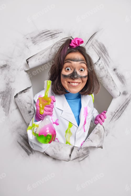 Preview: Positive Female Researcher Tests New Vaccine In Laboratory Holds Glass Flask With Green Liquid