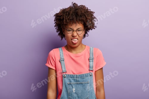 Vista previa: Not Gonna Talk To You. Displeased African American Woman Sulks From Displeasure, Sticks Out Tongue