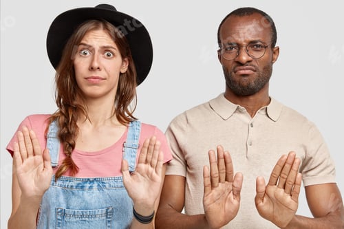 Preview: People, Body Language And Companionship Concept. Horizontal Shot Of Attractive Caucasian Female In