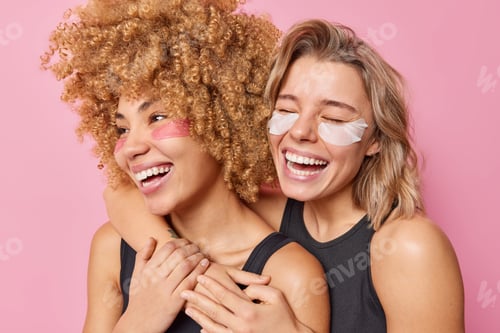 Preview: Horizontal Shot Of Cheerful Young Women Embrace And Have Fun Apply Beauty Hydrogel Patches Under
