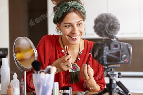 Preview: Candid Shot Of Positive Cheerful Young European Video Blogger Talking About Trends In Beauty
