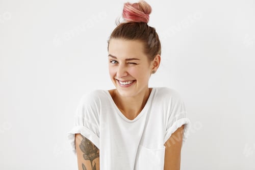 Preview: Smiling Woman with Pink Hair in a Bun