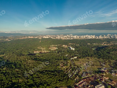 Visualização: Bela vista aérea das eclusas de Miraflores no Panamá