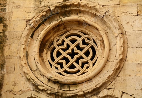 Preview: Gothic Cloister Of Lisbon Cathedral With Tracery Pattern. Lisbon - Portugal.