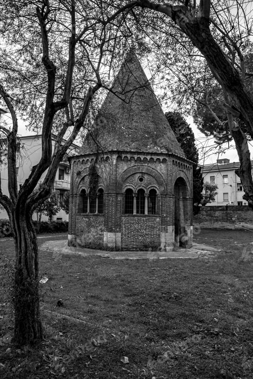 Preview: A Beautiful Monochrome Shot Of The Chapel Of Saint Agatha With A Sharp Roof In The City Of Pisa