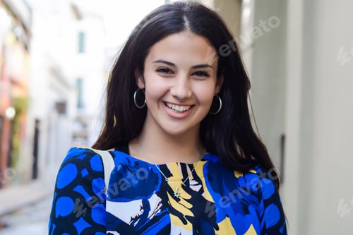 Vista previa: Portrait Of Young Beautiful Woman. Outdoors. Urban Concept.