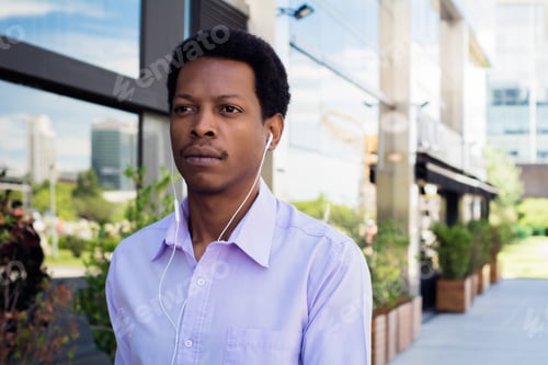 Preview: Portrait Of Young Afro American Businessman In The City.