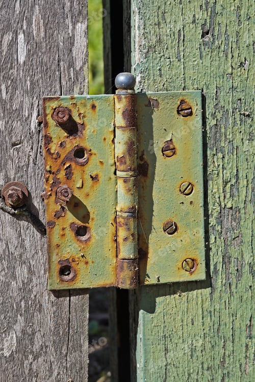 Preview: Rusty Gate Hinge, Gate Detail