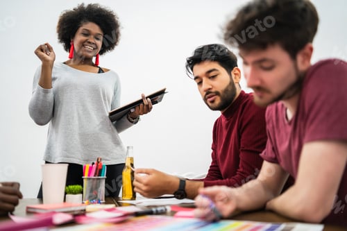 Preview: Manager Woman Leading A Brainstorming Meeting With A Group Of Creative Designers In The Office
