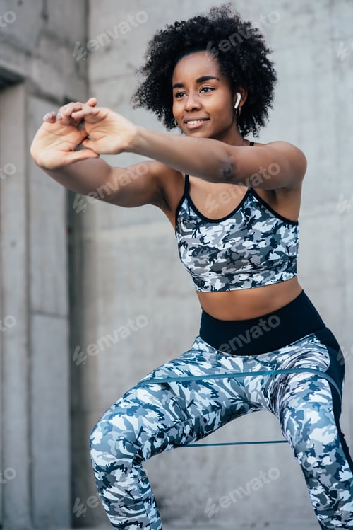 Preview: Afro Athletic Woman Doing Exercise Outdoors.