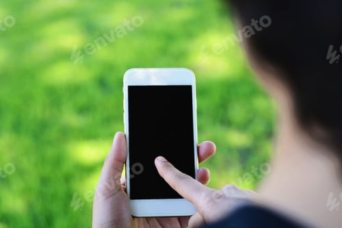 Preview: Close Up Of Young Women Hand Holding Smartphone And Pointing With Figer In The Park.
