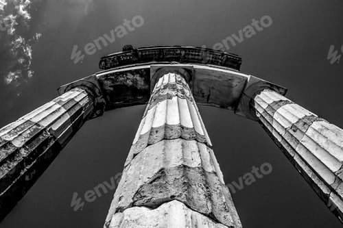Preview: A Low Angle Greyscale Of The Cape Sounion Columns Under Sunlight In Greece