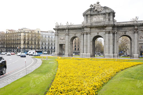 Preview: Madrid, Spain - April 25: Alcala Gate (Puerta De Alcala) In Independence Square On April 25, 2017