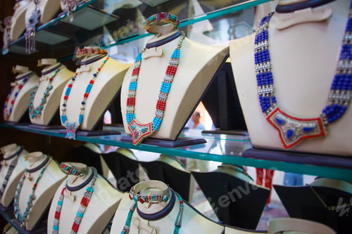 Preview: Necklace With Stones In Asian Market