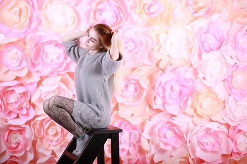 Preview: Girl With Blond Hair And Gray Sweater Poses
