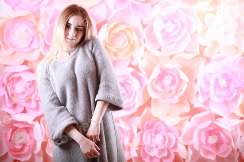 Preview: Girl With Blond Hair And Gray Sweater Poses